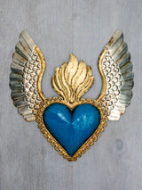 Corazón alado una flama con flores