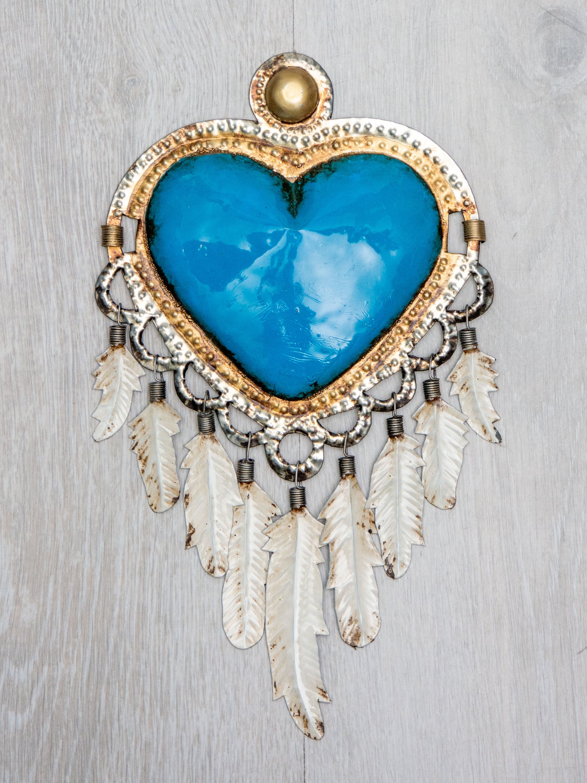 Corazón plumas colgantes