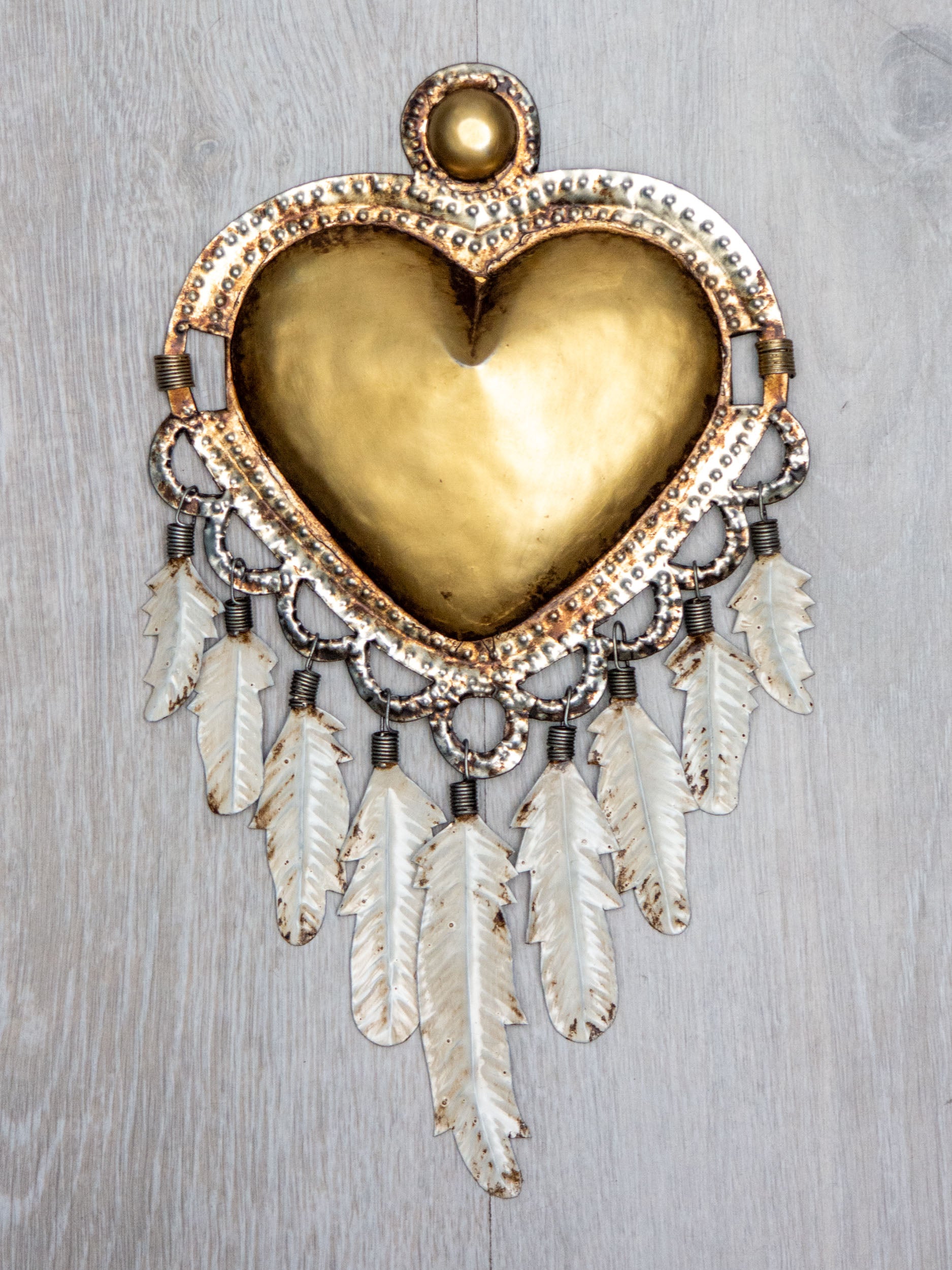 Corazón plumas colgantes