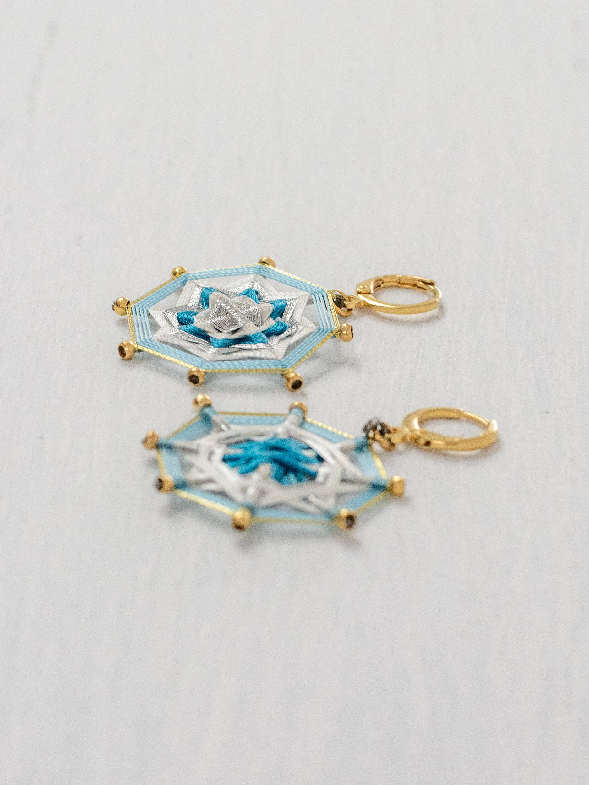 Aretes mandala octagonal chicos