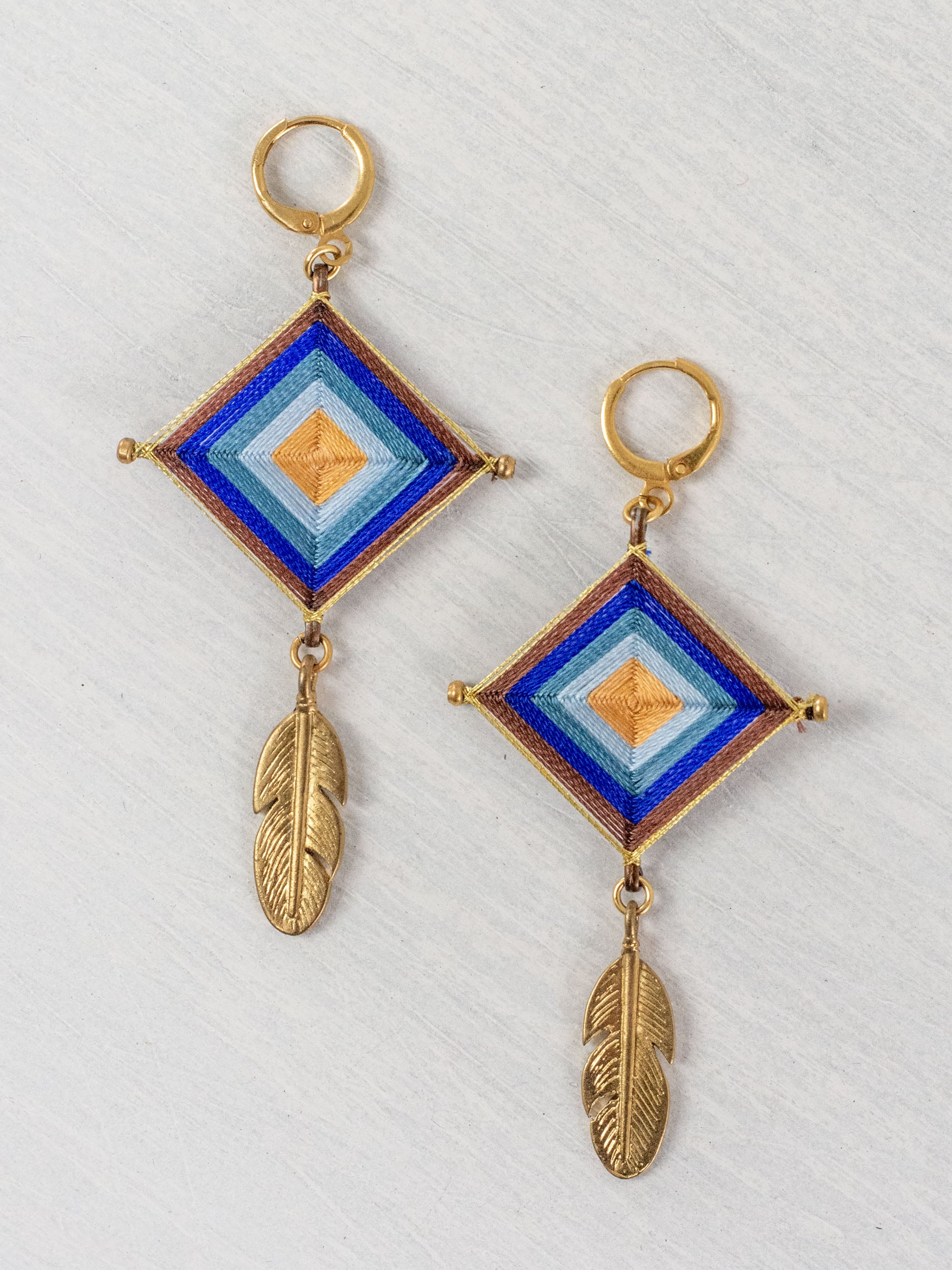 Aretes ojos de dios con plumas