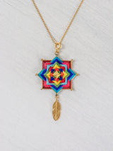 Collar mandala estrella con pluma grande