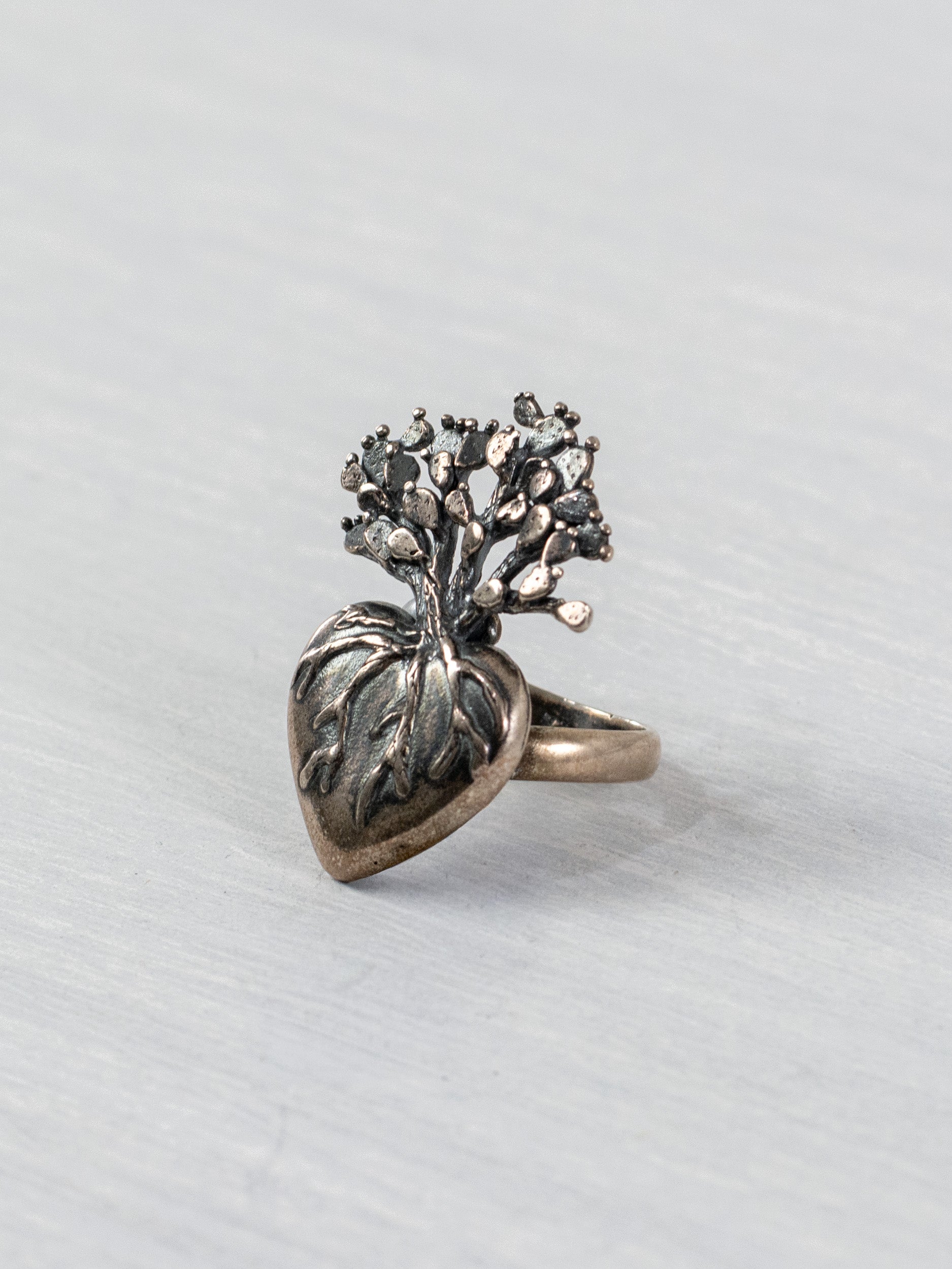 Large heart ring with cactus