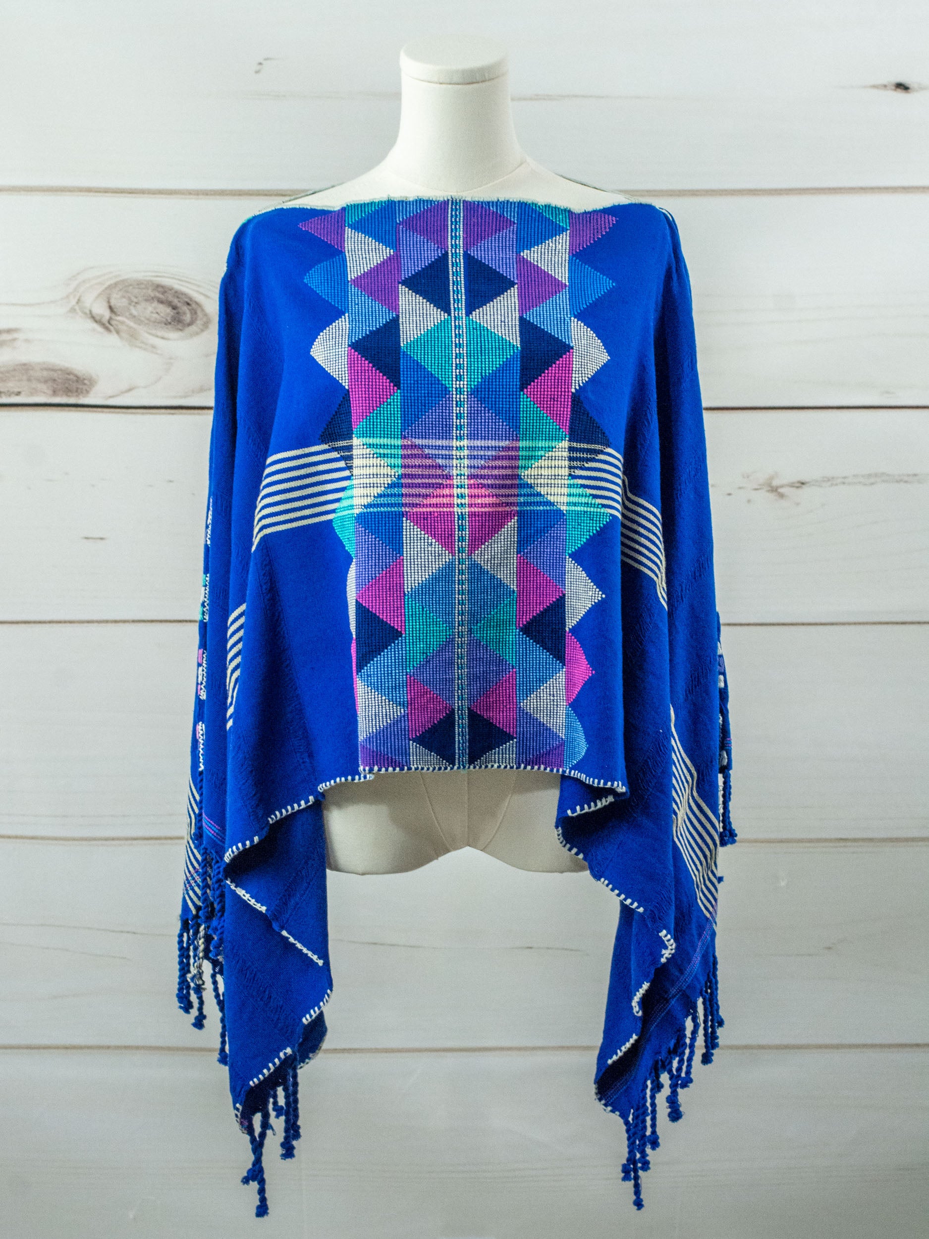 Cascading triangle short poncho Cancuc