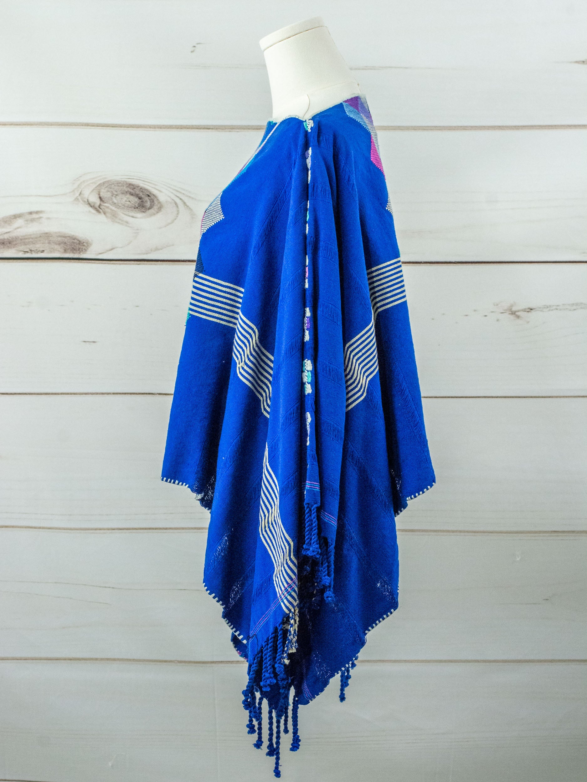 Cascading triangle short poncho Cancuc
