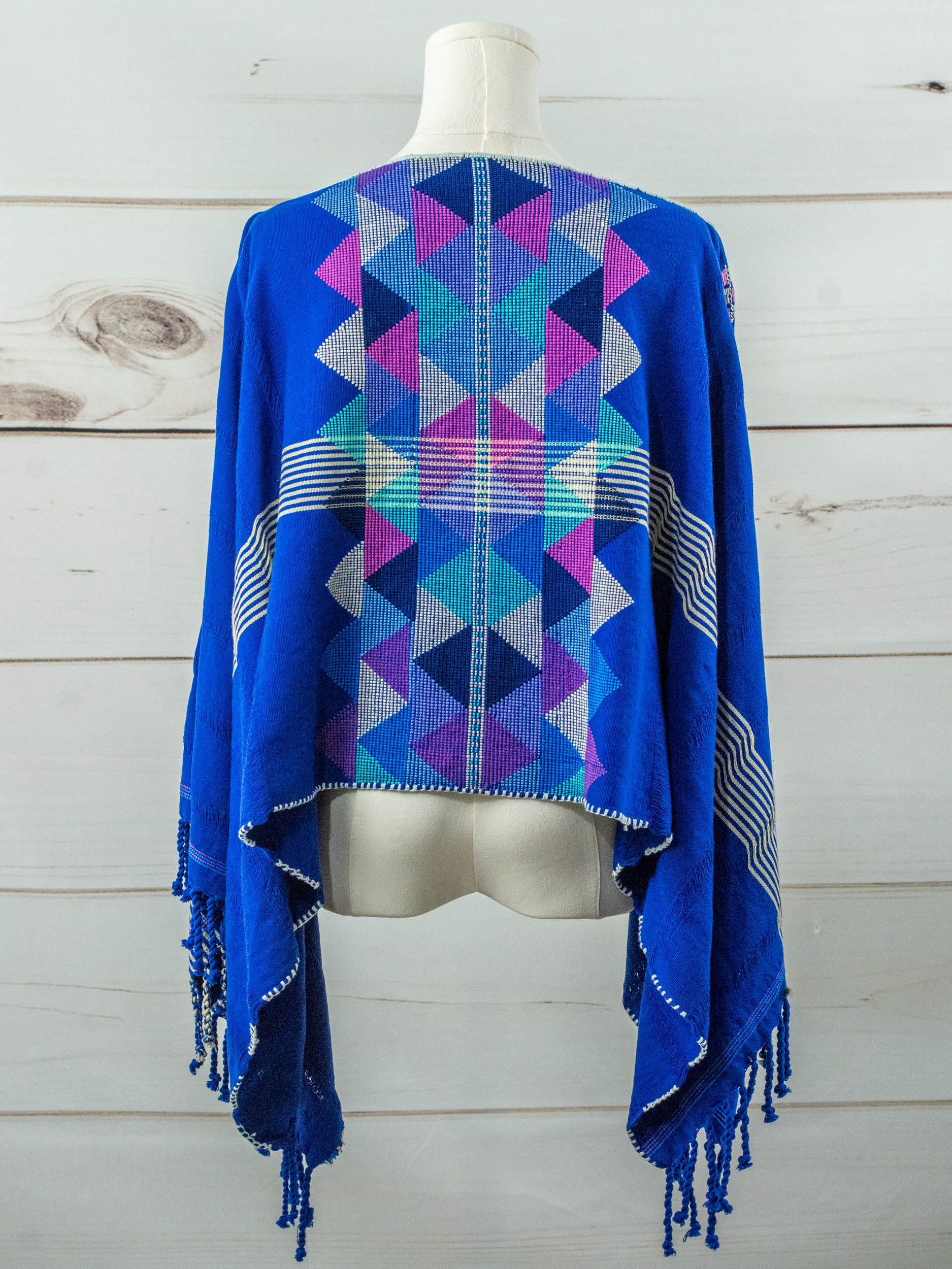Cascading triangle short poncho Cancuc