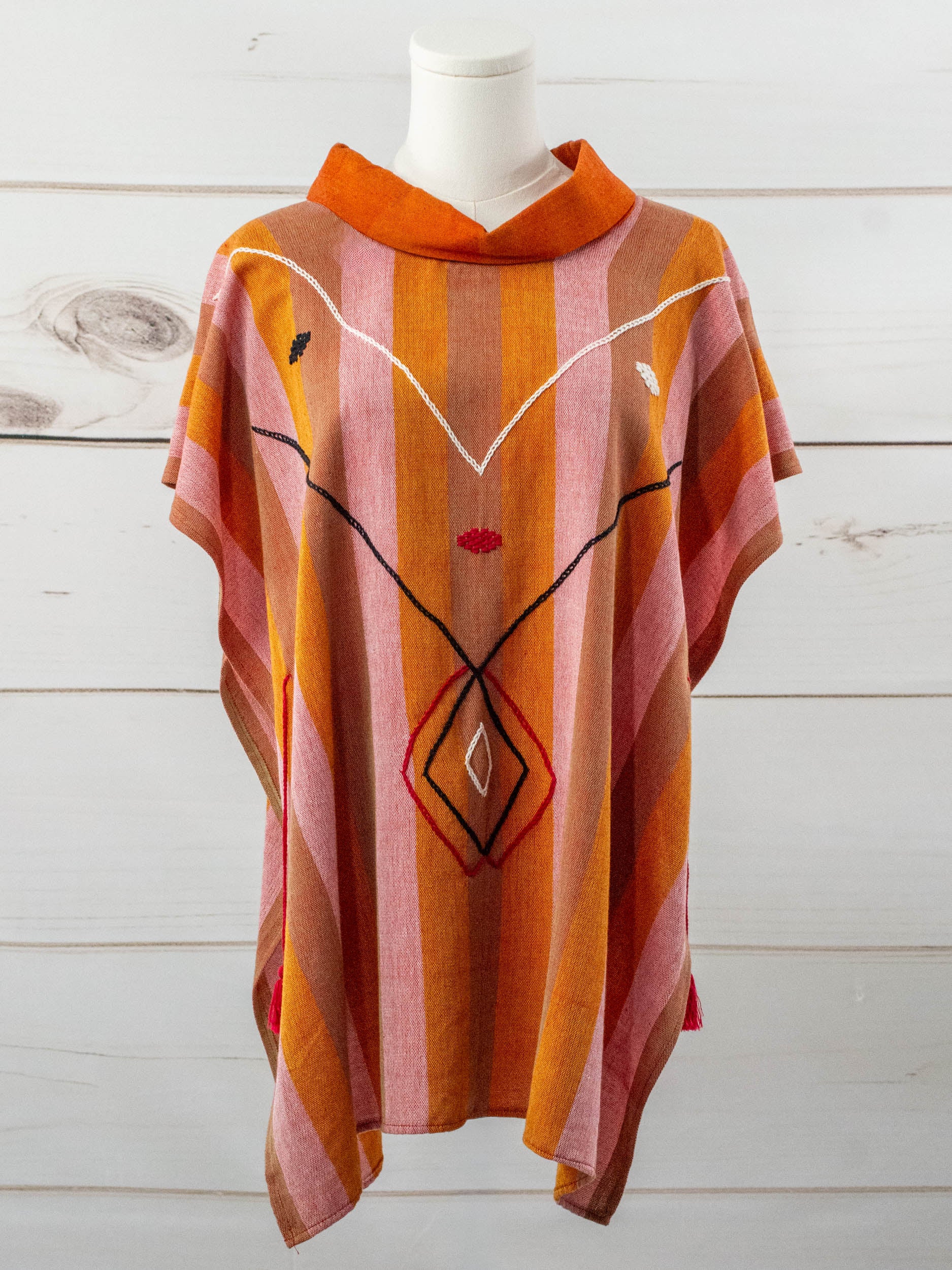 San Cristóbal long adjustable arrow poncho