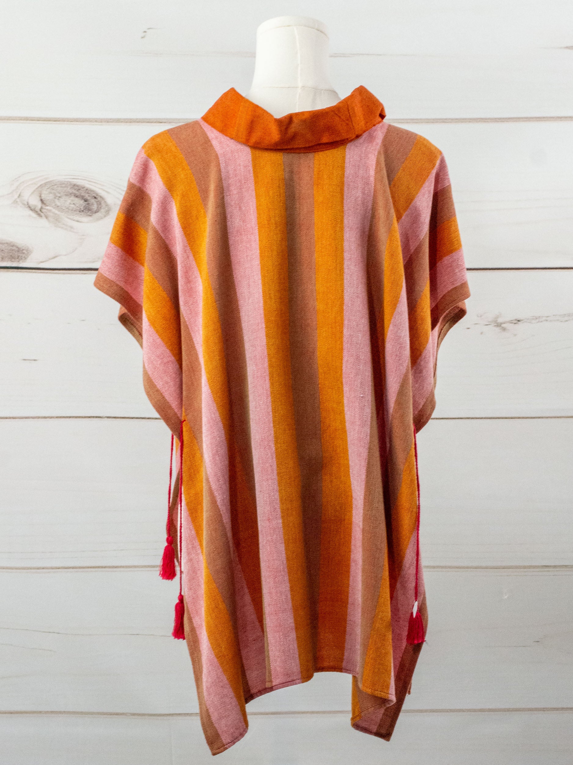 San Cristóbal long adjustable arrow poncho