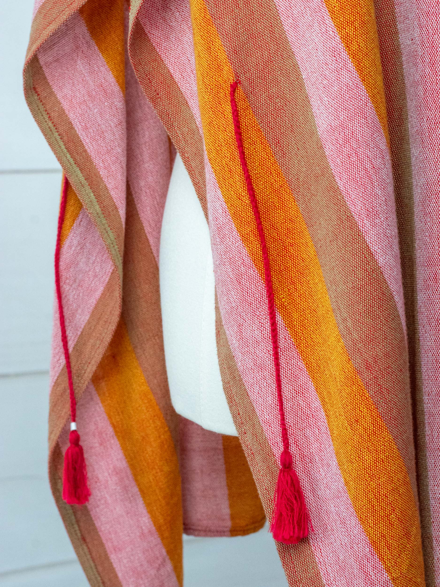 San Cristóbal long adjustable arrow poncho