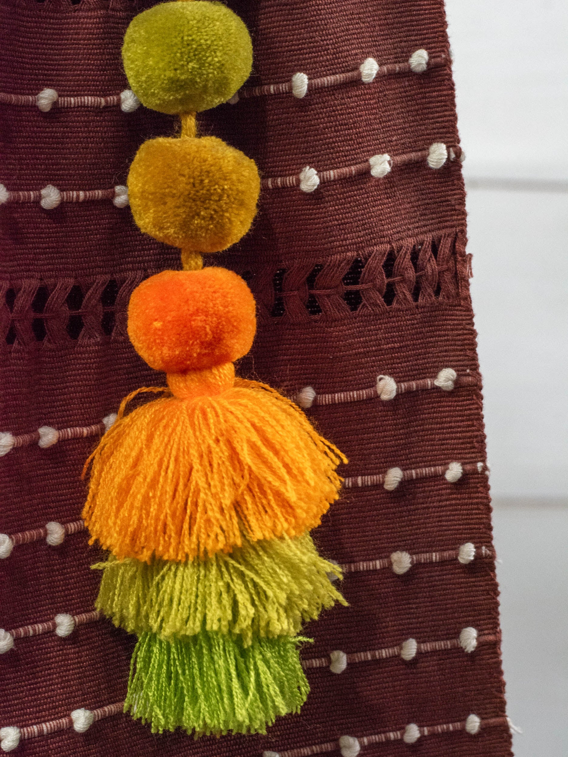 Chiapas bag with pompom and little balls