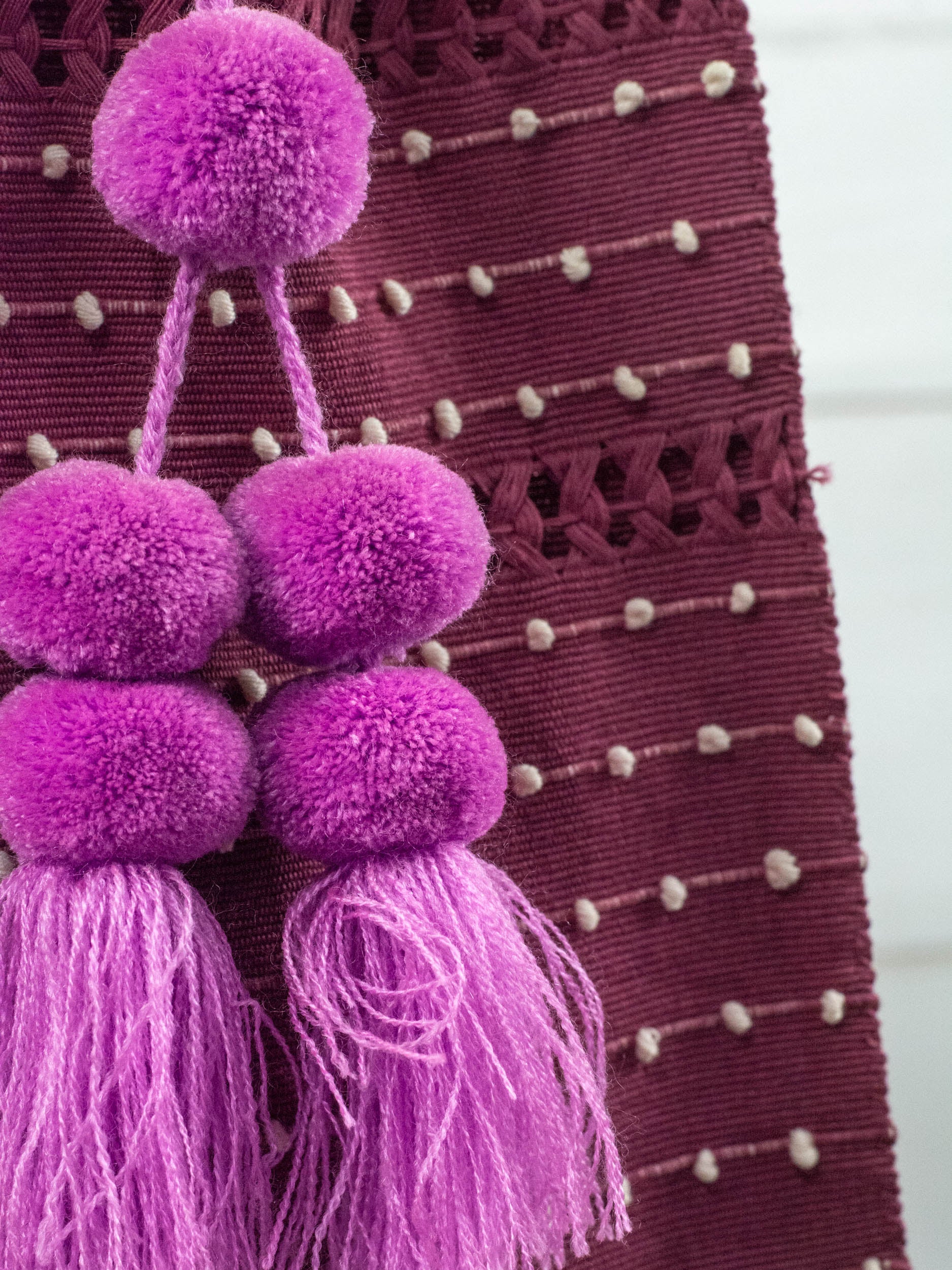 Chiapas bag with pompom and little balls