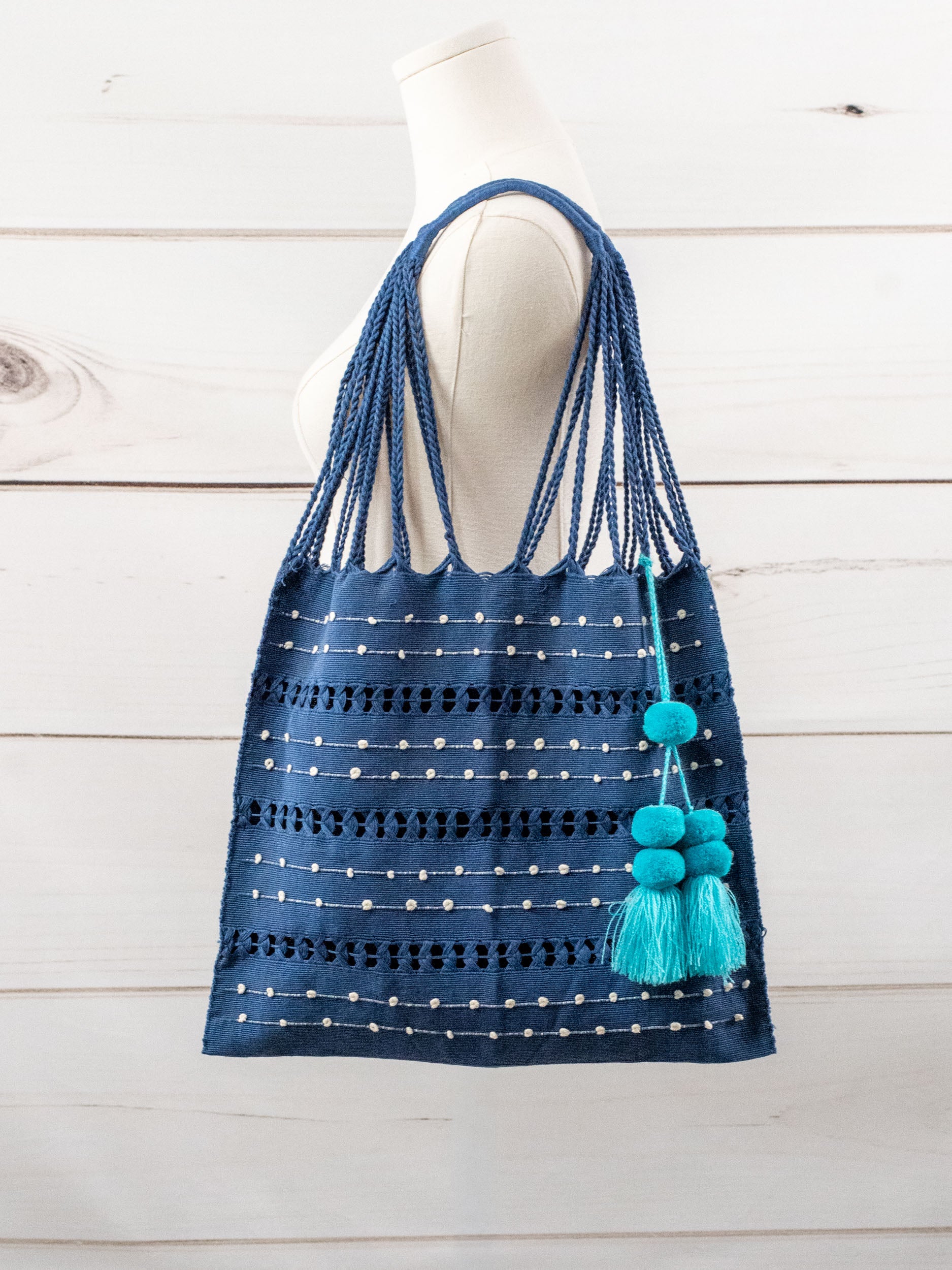 Chiapas bag with pompom and little balls