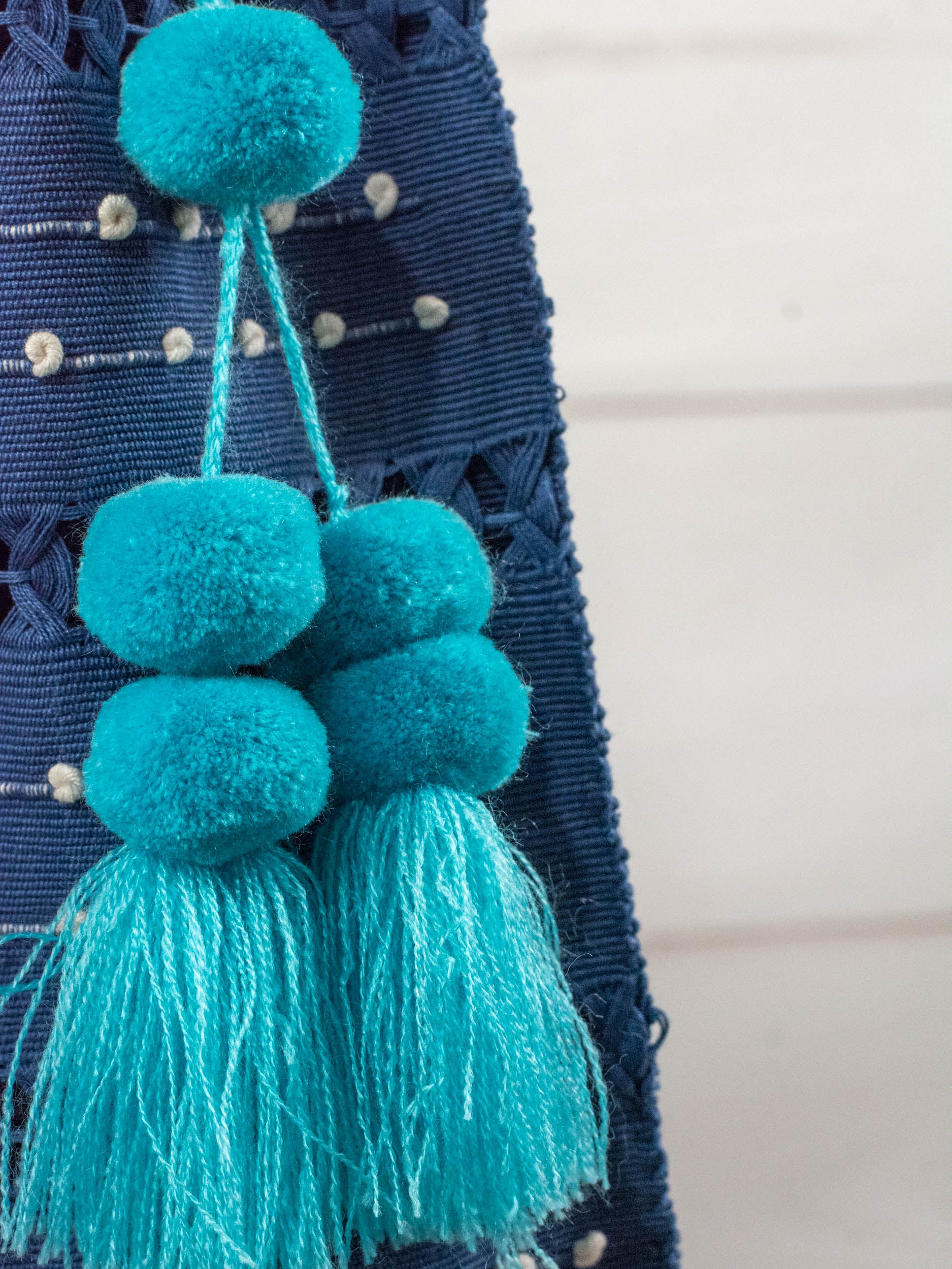 Chiapas bag with pompom and little balls