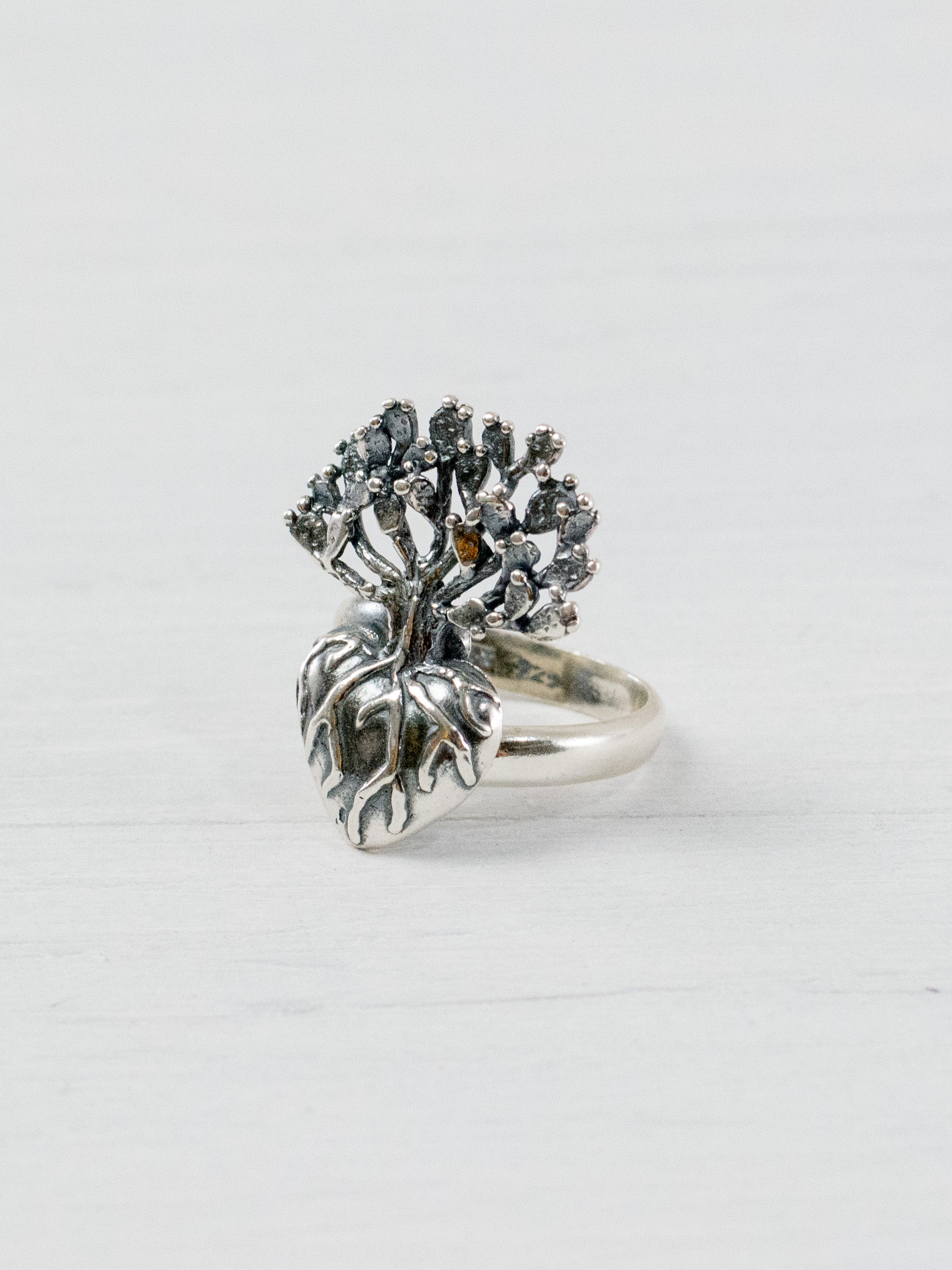 Medium nopal heart ring