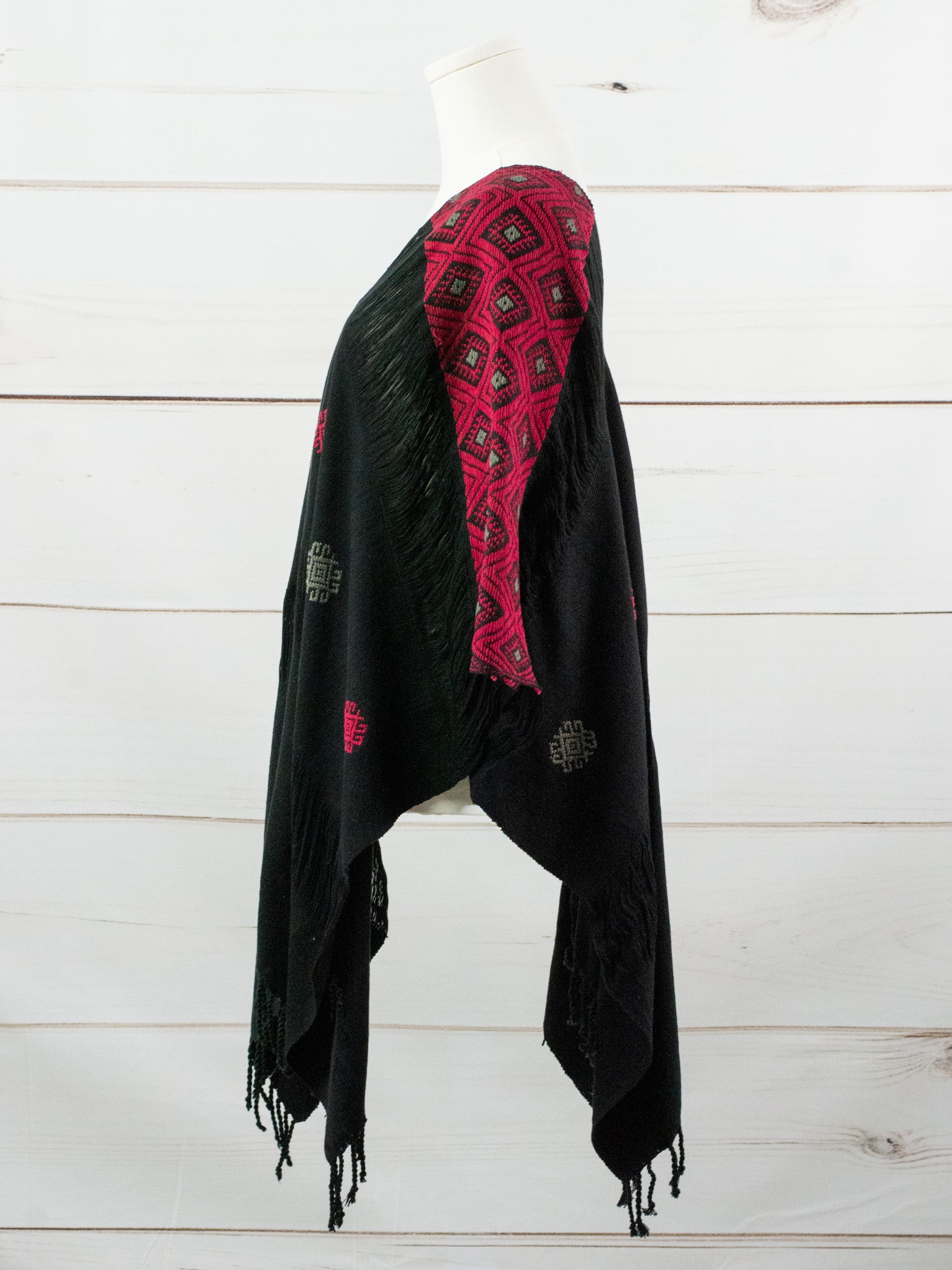 Long poncho two frayed lines Chiapas