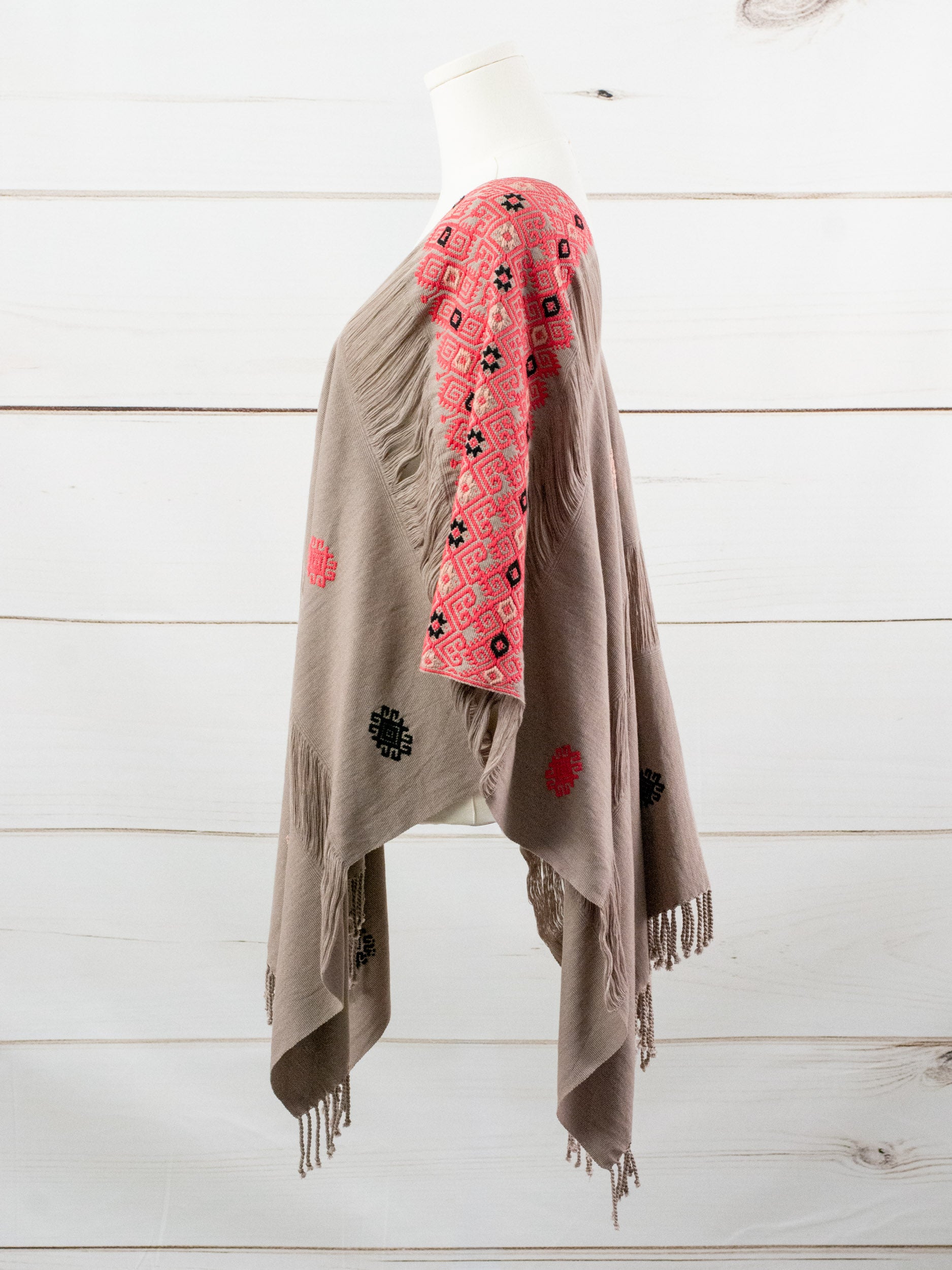 Long poncho two frayed lines Chiapas