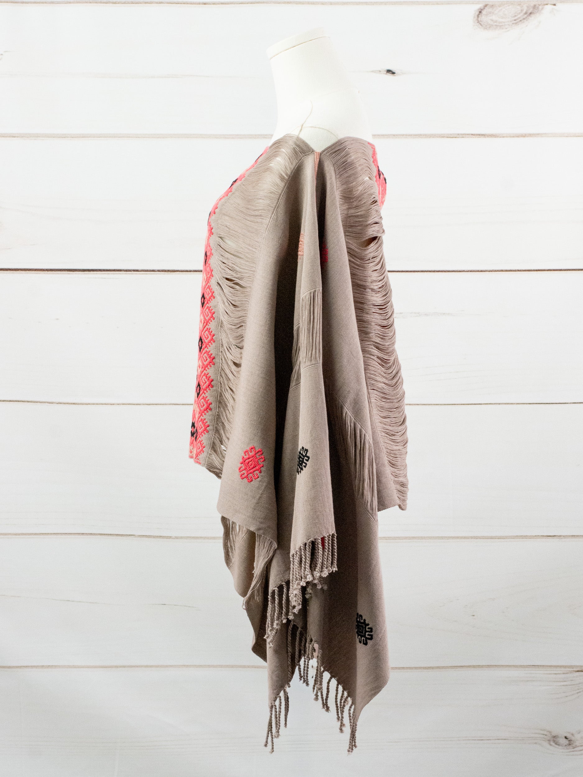 Long poncho two frayed lines Chiapas