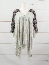 Long poncho with three frayed lines from Chiapas