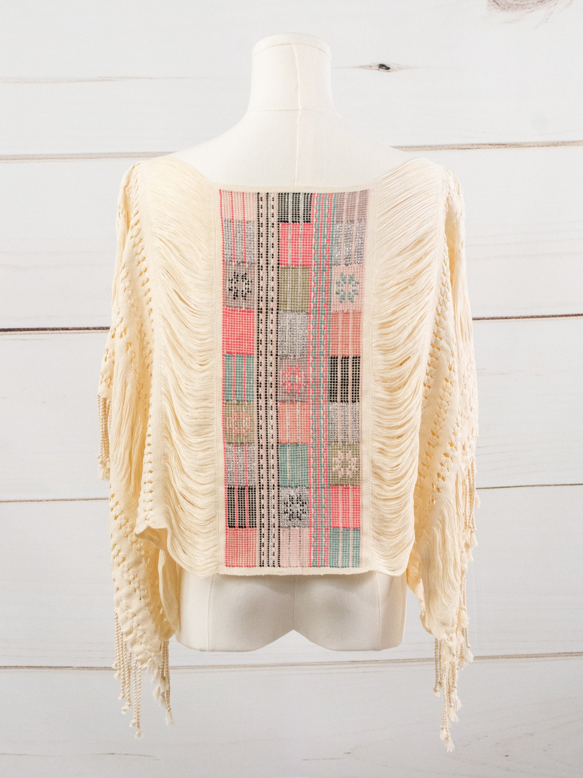 Short poncho, entirely frayed, Chiapas