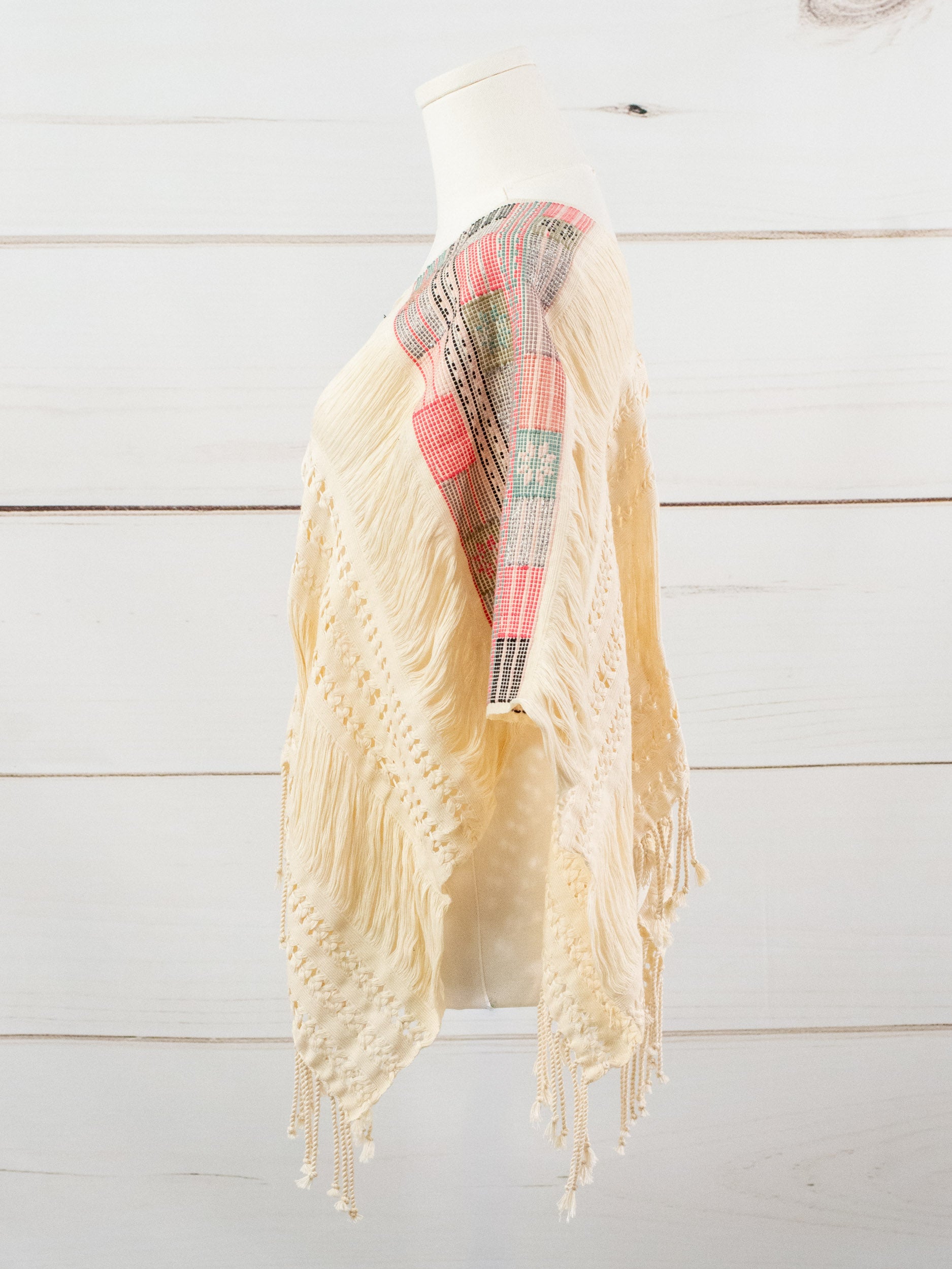 Short poncho, entirely frayed, Chiapas