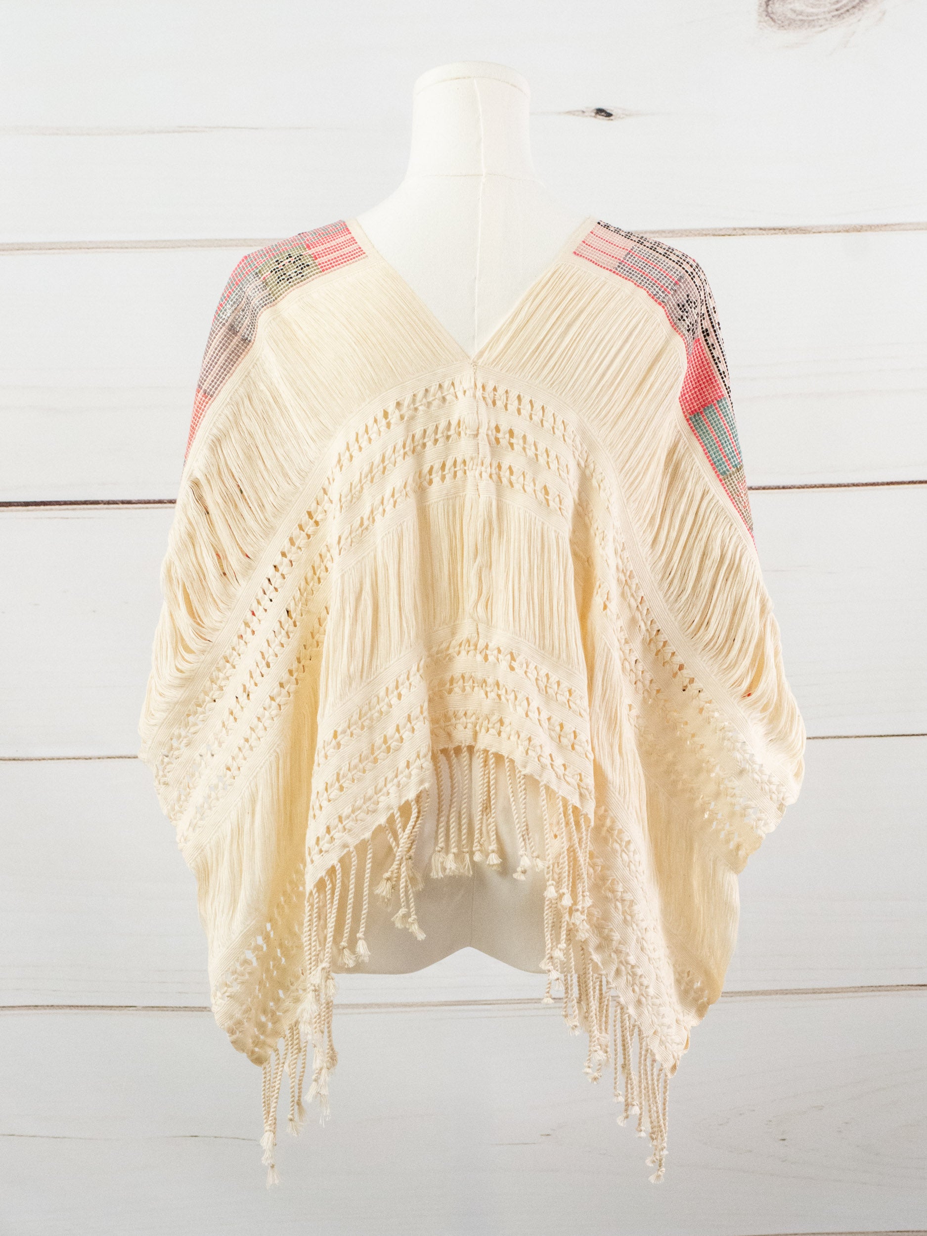 Short poncho, entirely frayed, Chiapas