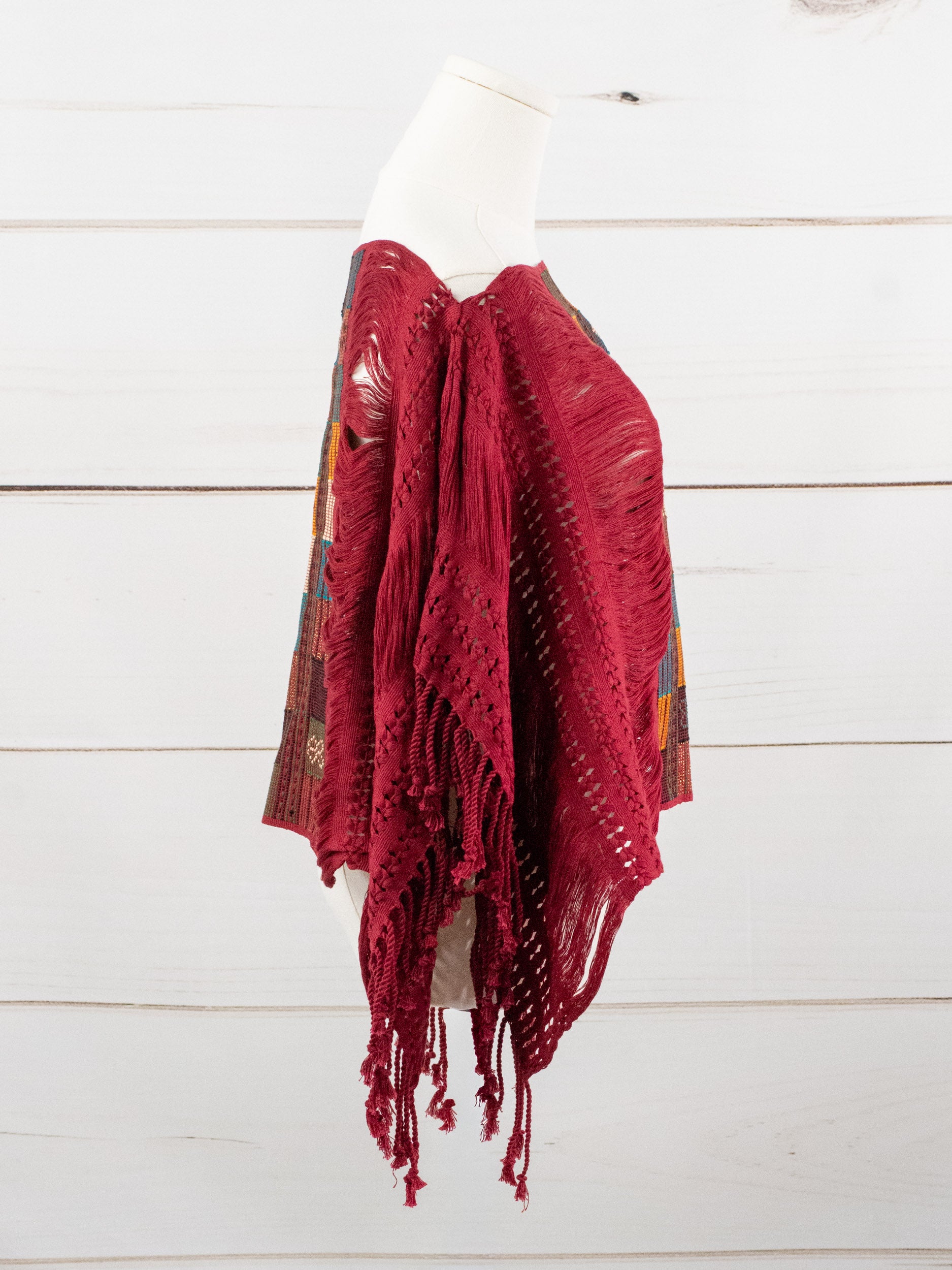 Short poncho, entirely frayed, Chiapas