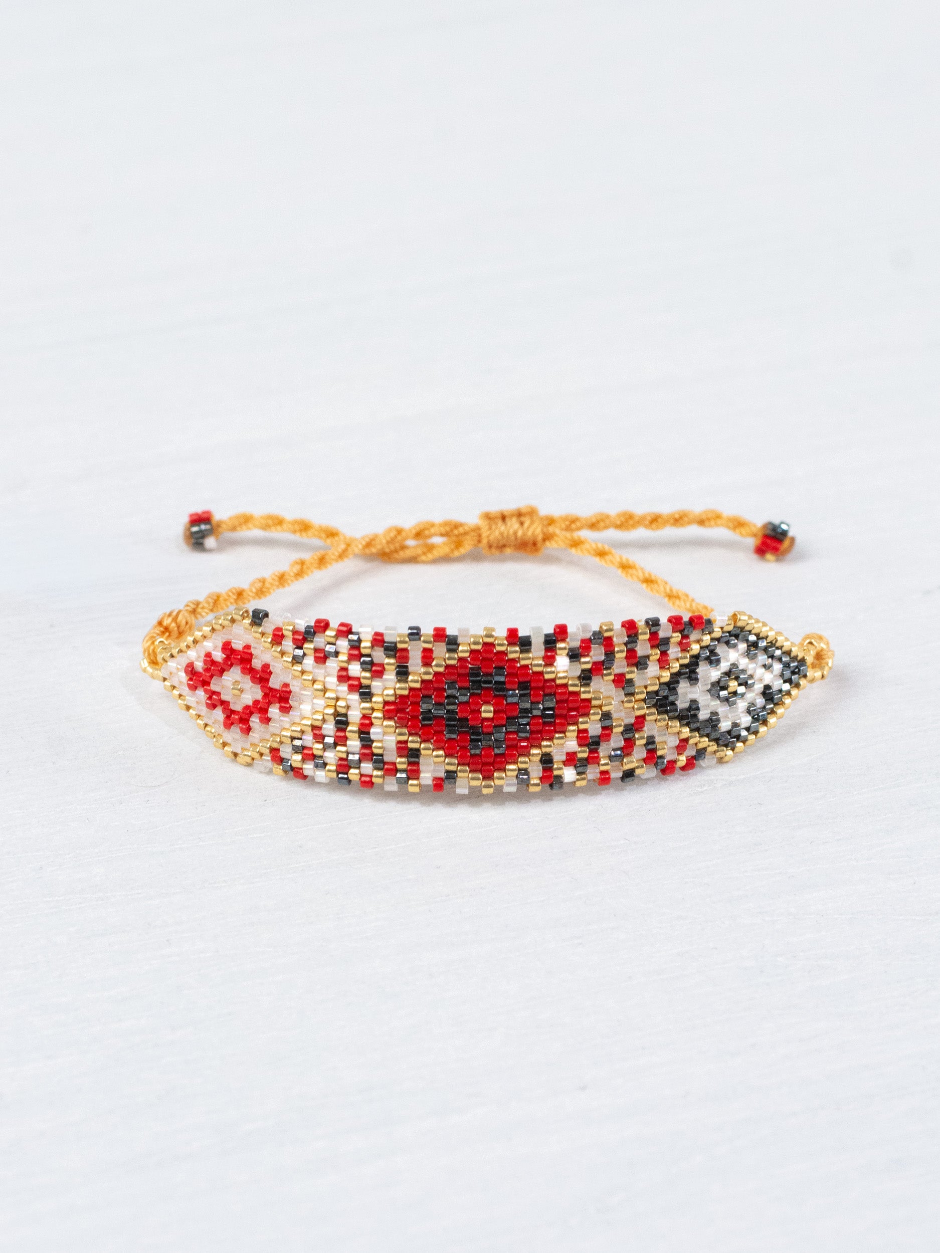 Pulsera Wixárika de chaquira tres rombos mediana